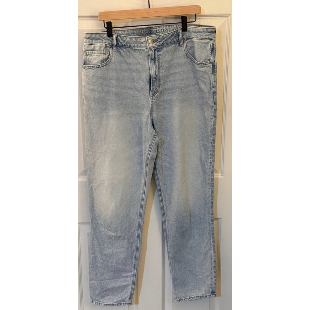 American Eagle Strigid Mom Jeans Light Wash Size 18 Long